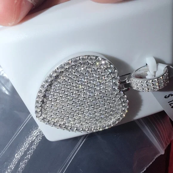 Lage heart pendant MOISSANITE
925 SILVER 8.00CTW
$ 1250.00 - Picture 8 of 12